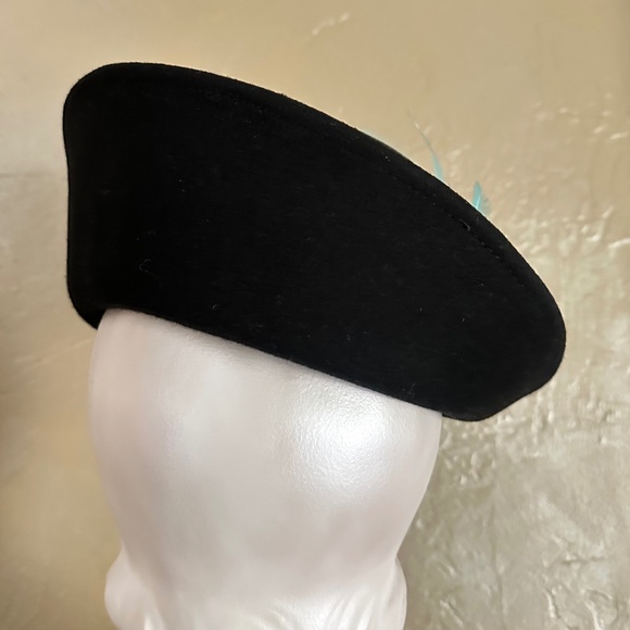 DRAMATIC 1940s\' BLACK FELT \